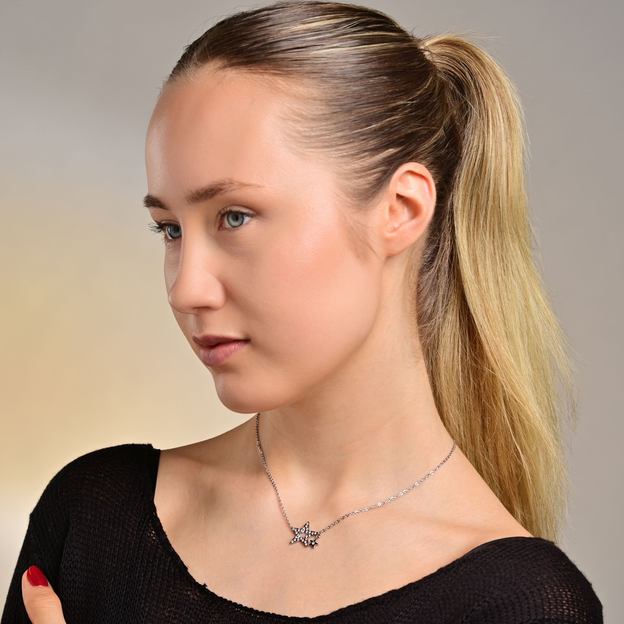 "Danica" Stern Anhänger mit Edelstahlkette 42 + 5 cm