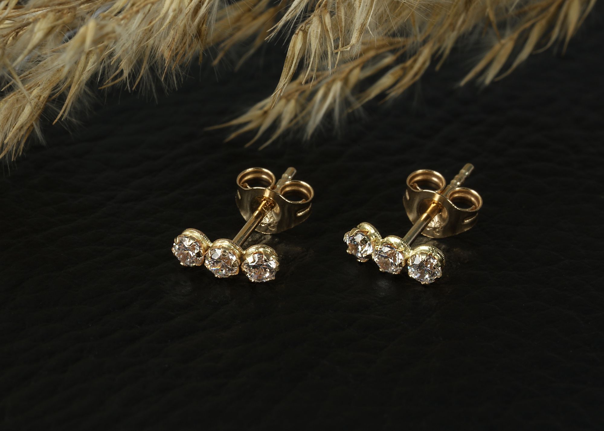 333/- Gold Ohrstecker mit Zirkoniabesatz, Gelbgold, 8 Karat