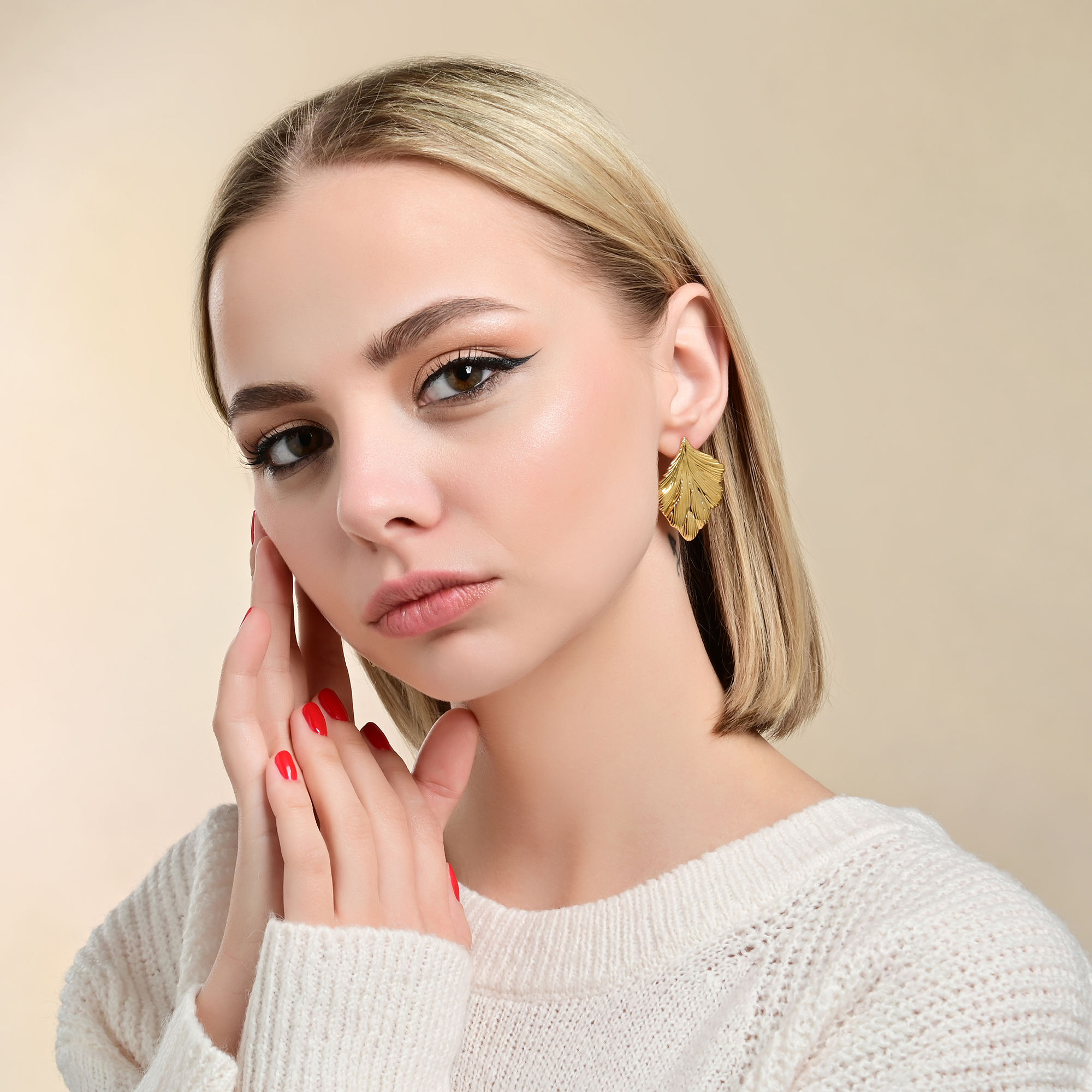 "Judi" Edelstahlohrringe, Blatt, Statement, goldfarben