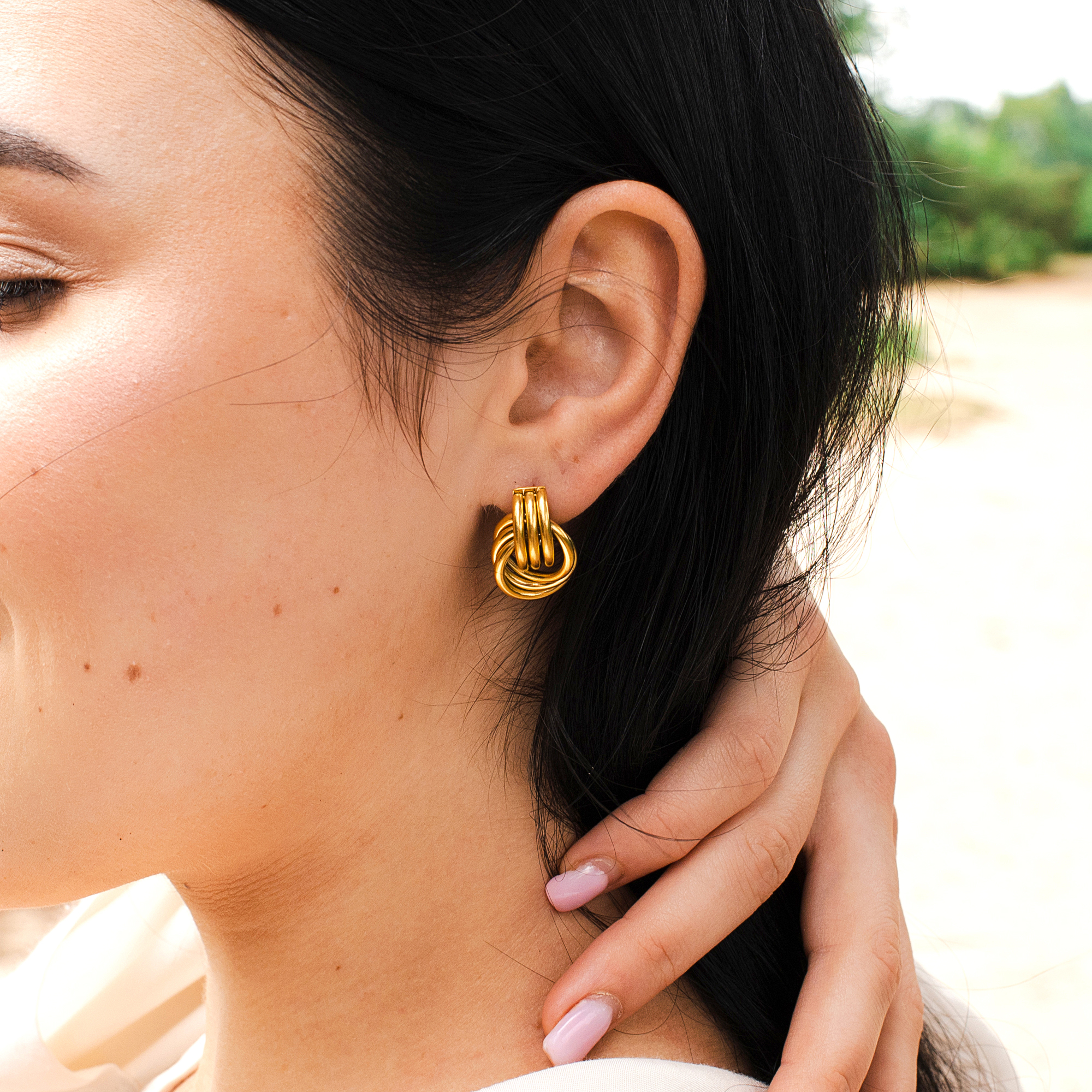 "Luisa" Edelstahl Ohrstecker, goldfarben, verschlungene Ring-Form