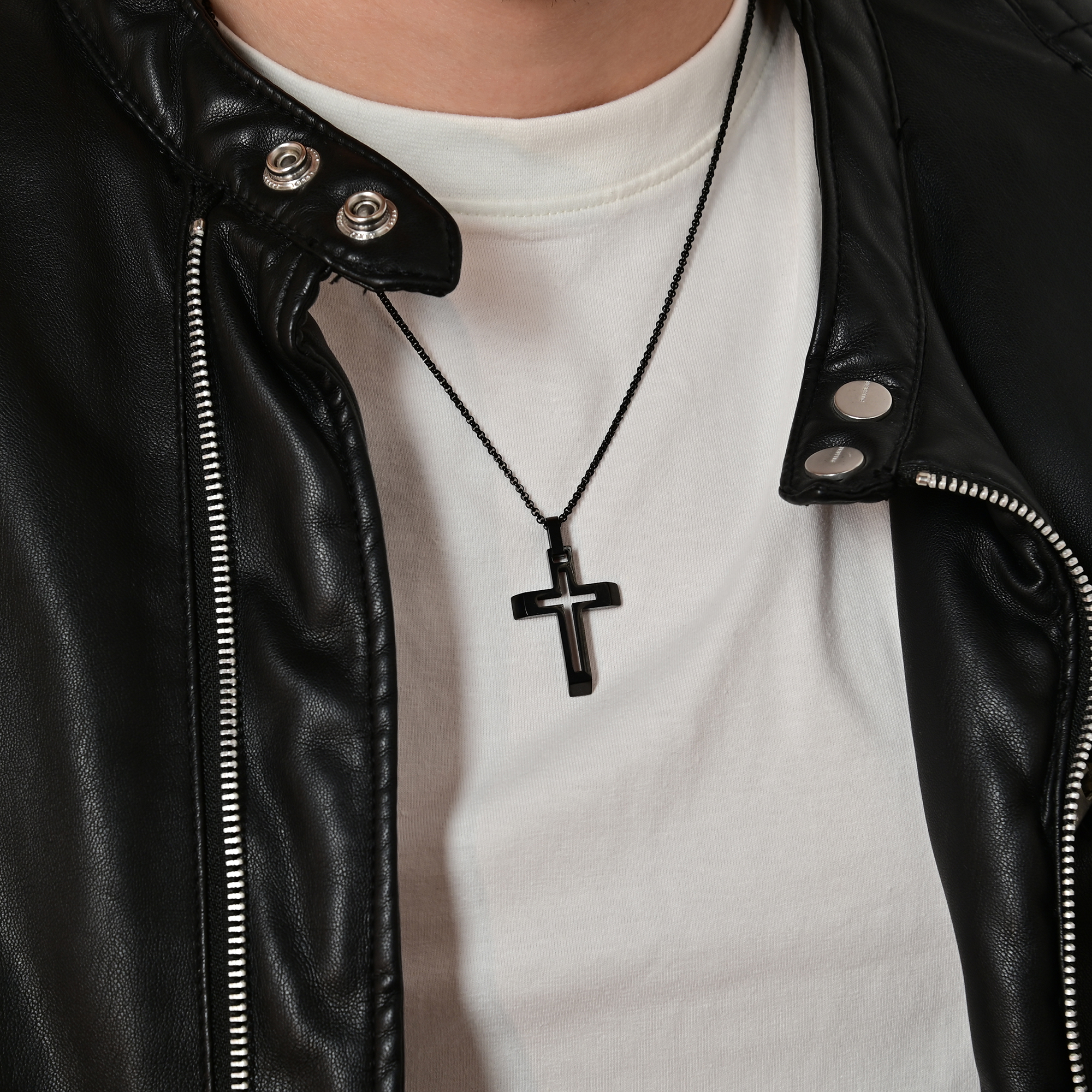 "Serene" Akzent Anhänger, Kreuz mit Öffnung, Edelstahl, schwarz