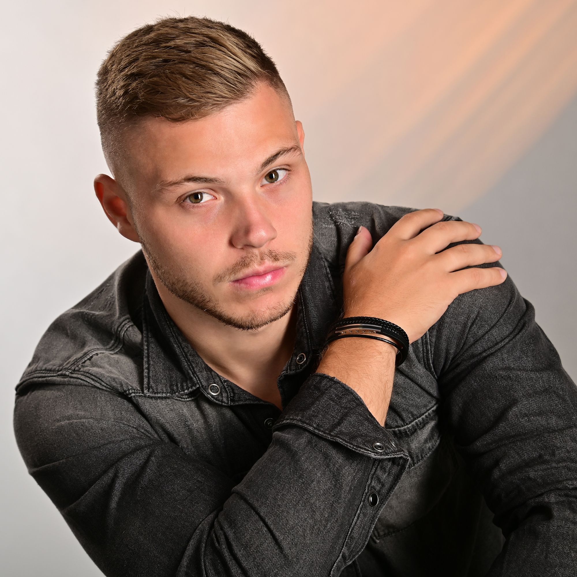 "Marcellino" Armband aus Lederimitat mit Edelstahlelementen, 19 cm