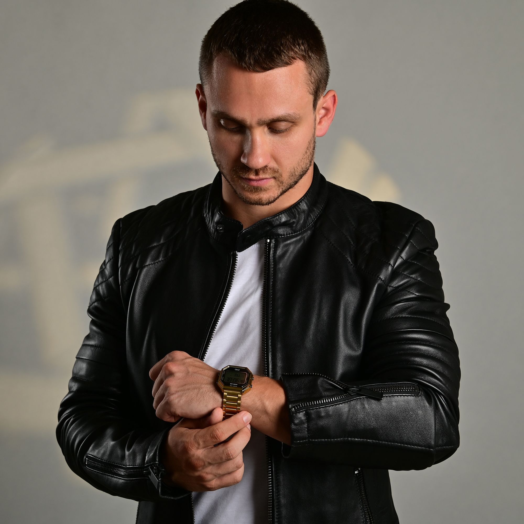 Q&Q Digitaluhr mit Gliederarmband, 5 ATM, goldfarben