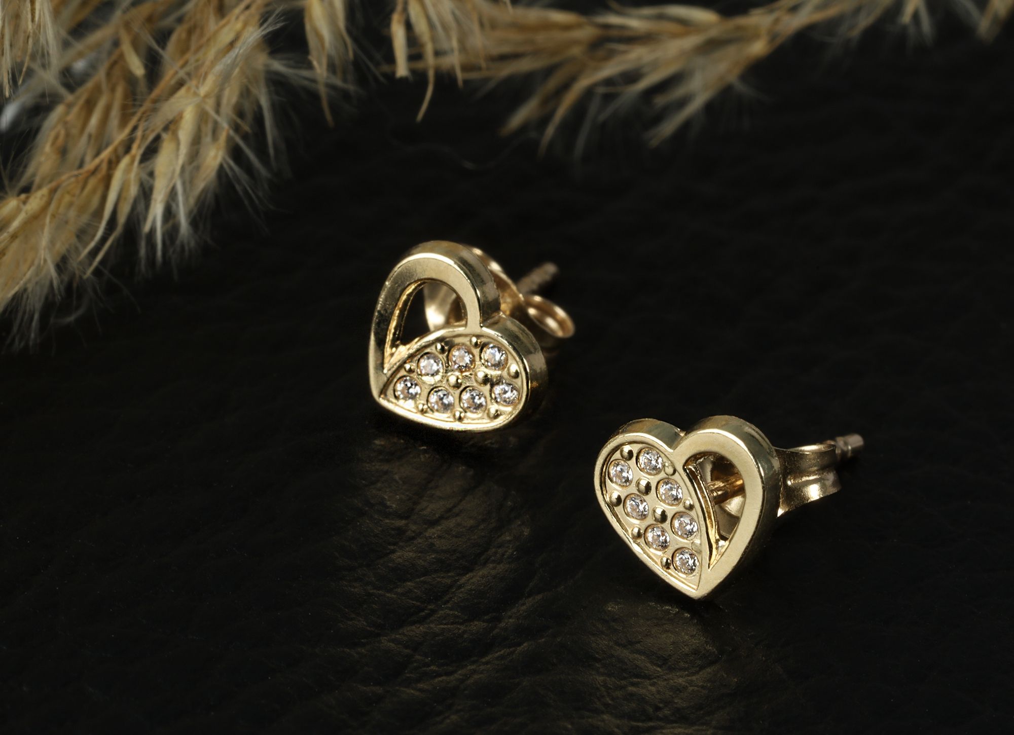 333/- Gold "Kilia" Ohrstecker, halb offenes Herz mit Zirkonia, Gelbgold, 8 Karat