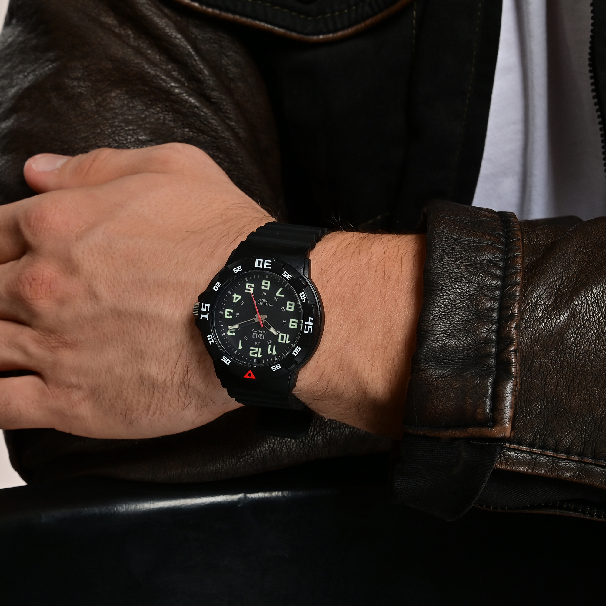 Q&Q Herrenuhr mit Silikonarmband, Ø 43 mm, schwarz