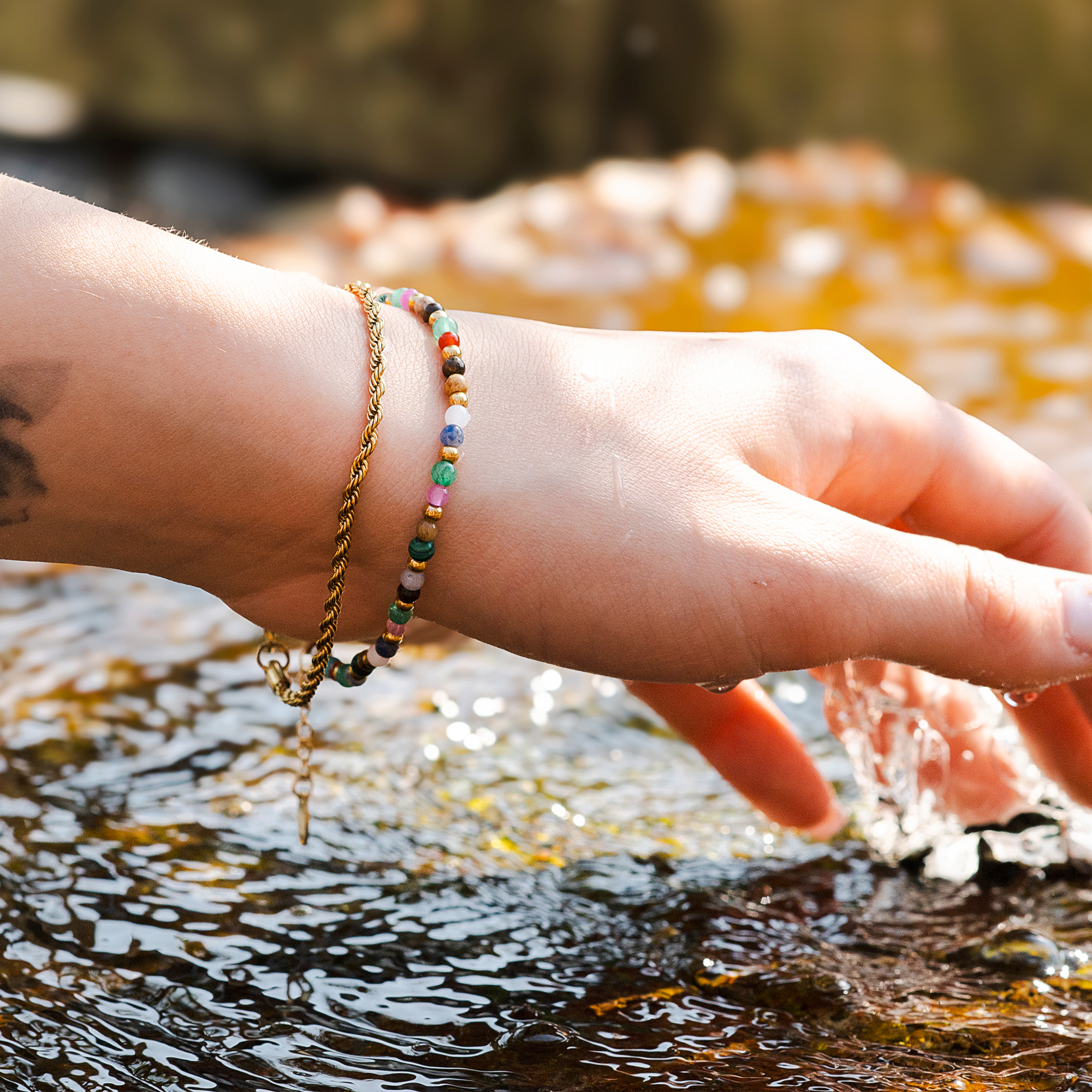 "Ariane" Armband mit farbigen Kunstperlen & Edelstahl