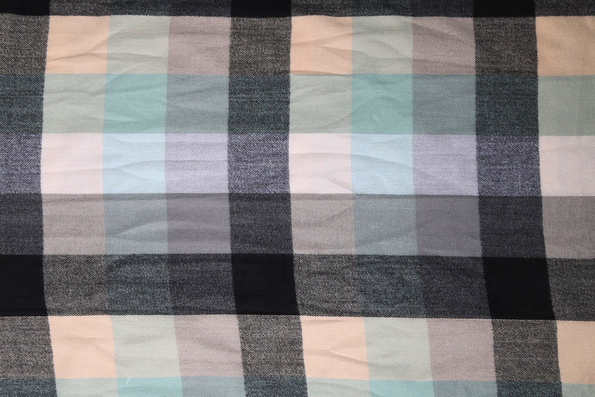 Winterschal Karo-Muster, mehrfarbig (schwarz/ beige/ mint), 100% Viskose, VE 4