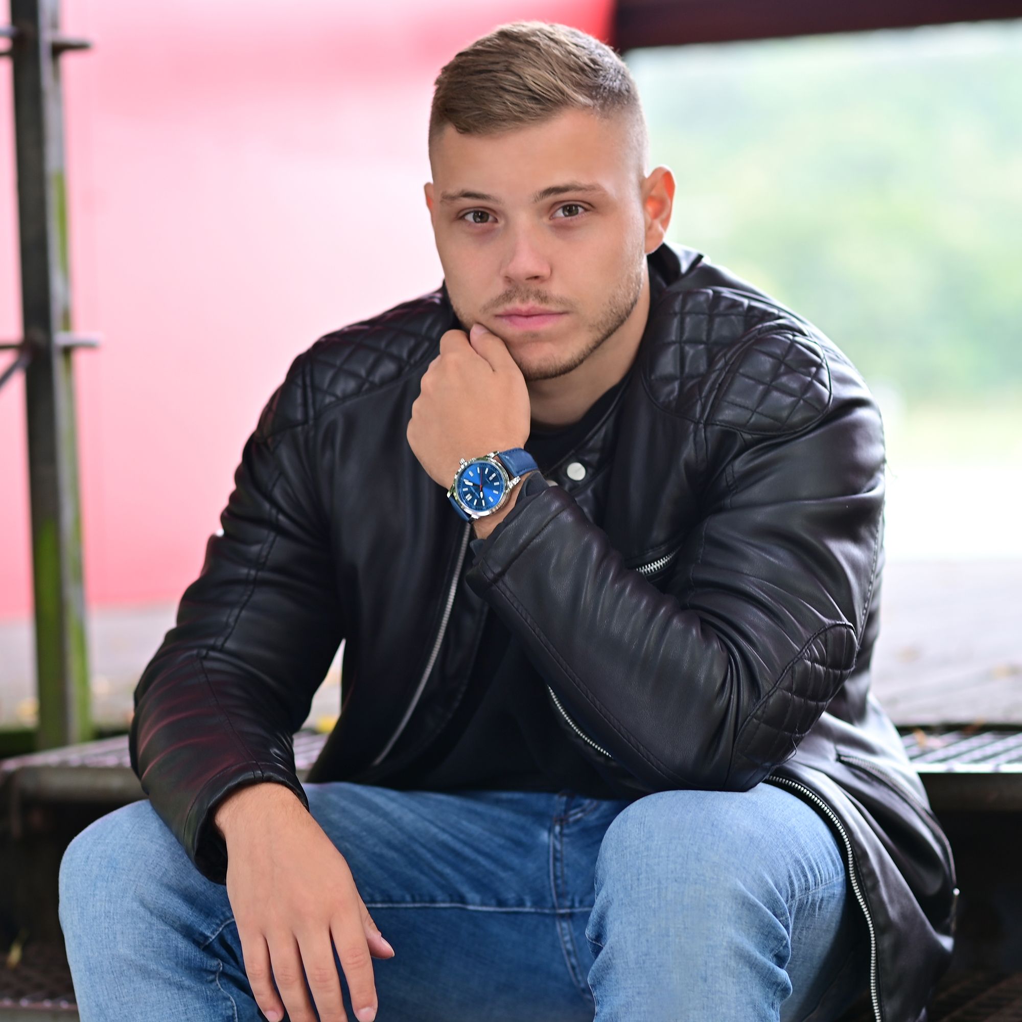 Alain Miller Herrenuhr mit Lederimitationsband, blau/ silberfarben