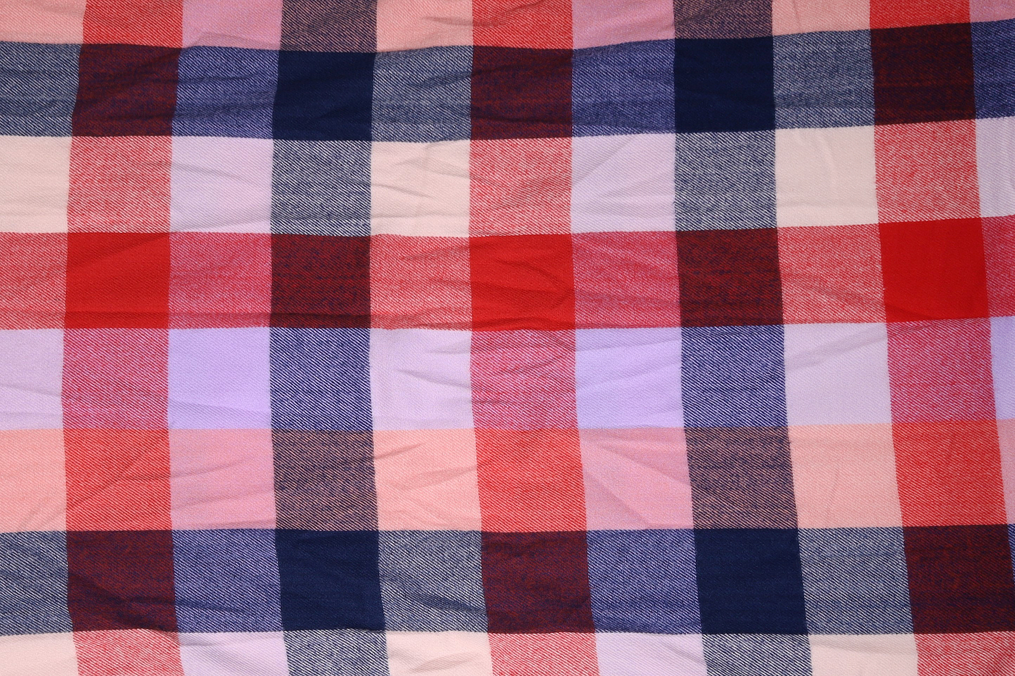 Winterschal Karo-Muster, mehrfarbig (rot/ lila/ rosa), 100% Viskose, VE 4