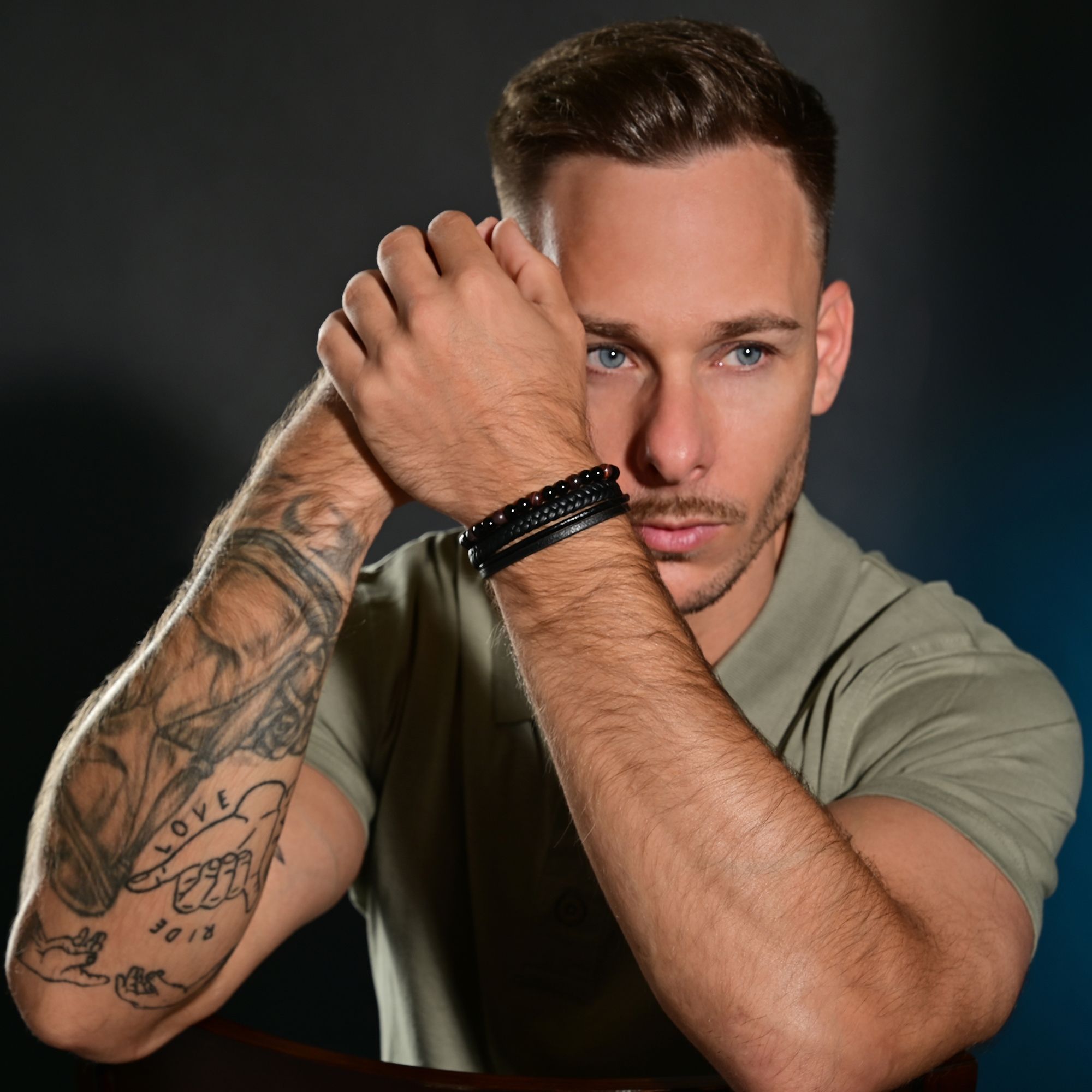 "Namik" 23 cm, Armband aus Lederimitat mit Naturstein (Onyx/ roter Tigerauge), VE-4