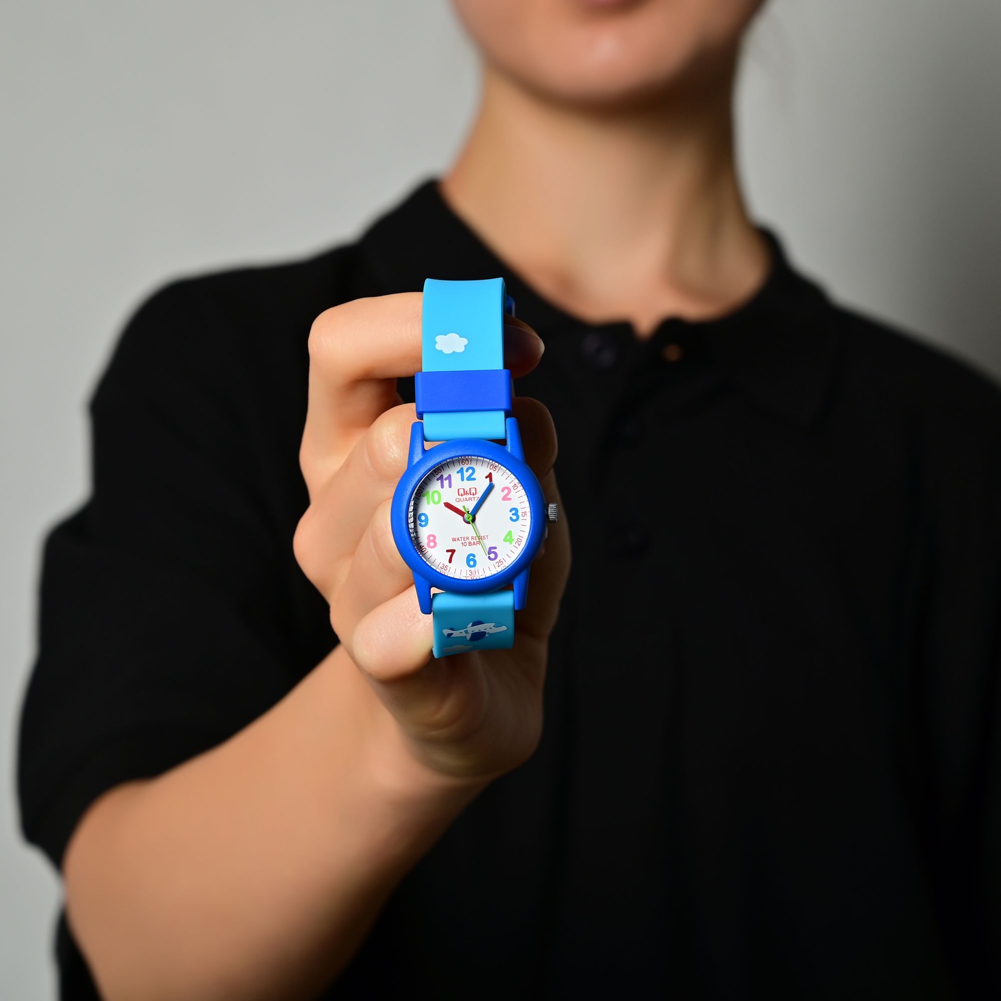 Q&Q Kinderuhr "Flugzeug", Band aus Resin, 10 ATM