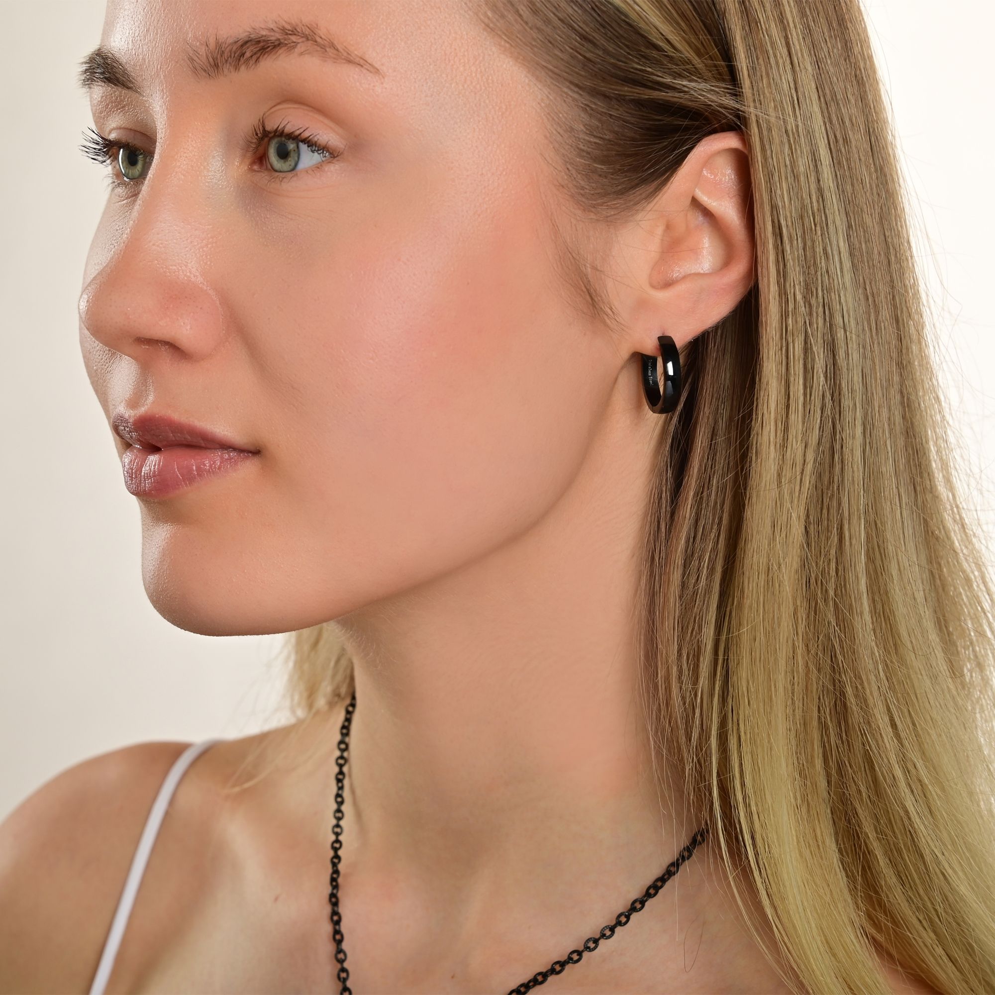 "Jolina", Edelstahl Klapp-Creolen, Ø 15 mm, schwarz