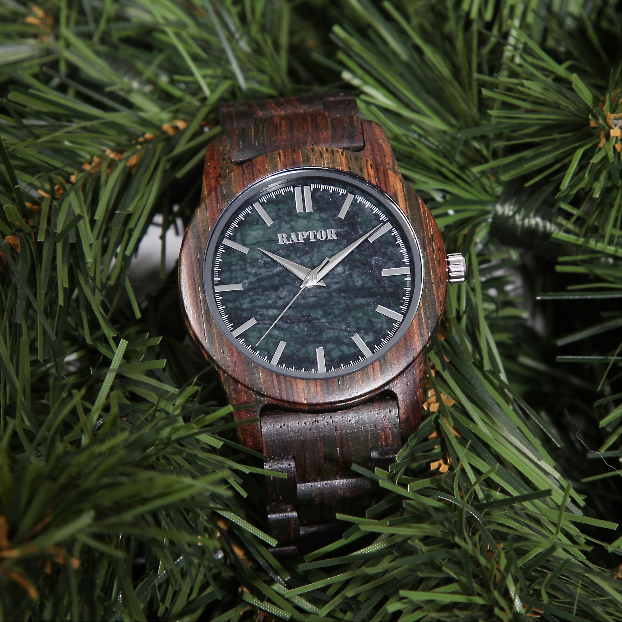 Raptor Herrenarmbanduhr "Elementary" aus grünlichem Eichenholz