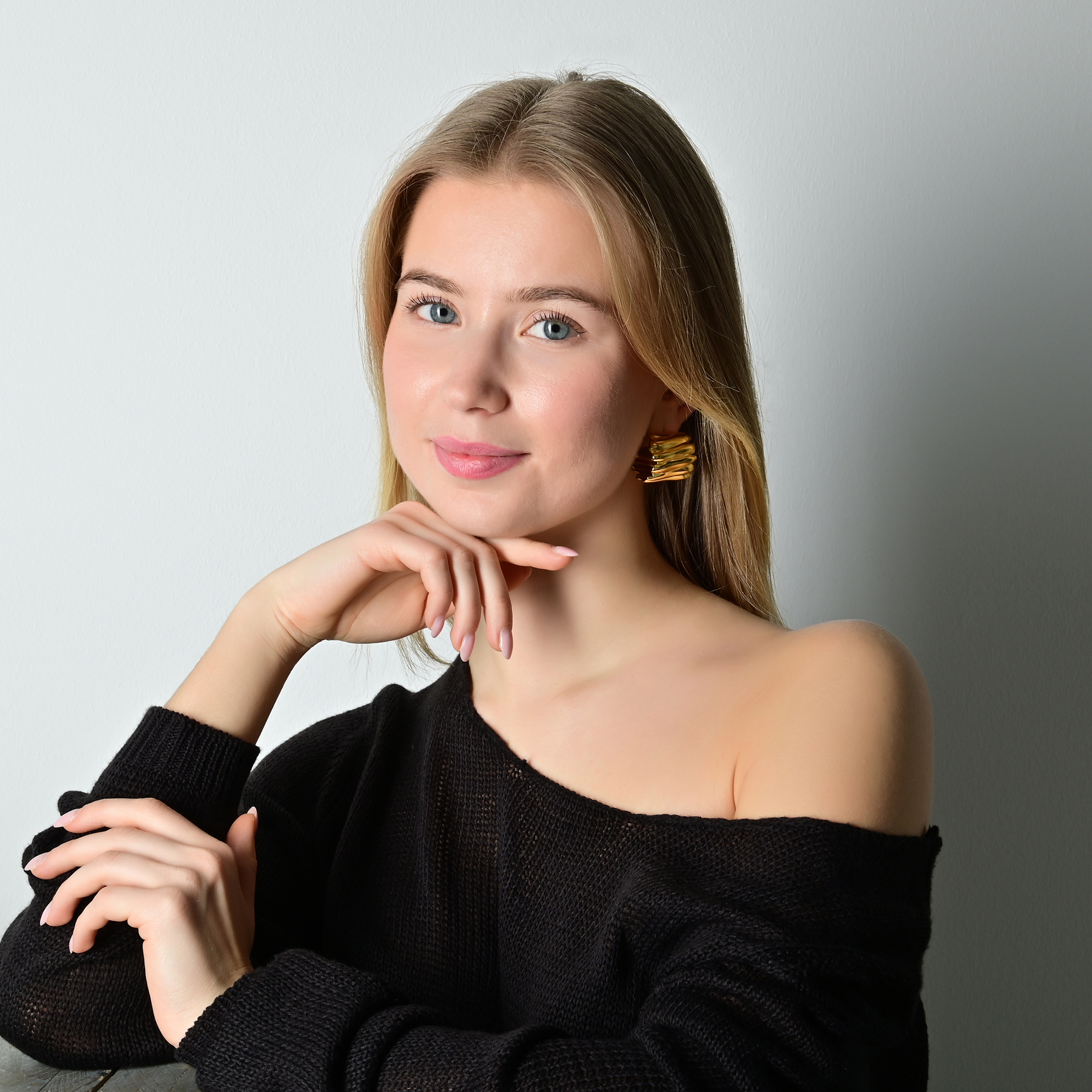"Regina" Edelstahl Creolen/ Halbcreole im Wellen-Design, Statement, goldfarben