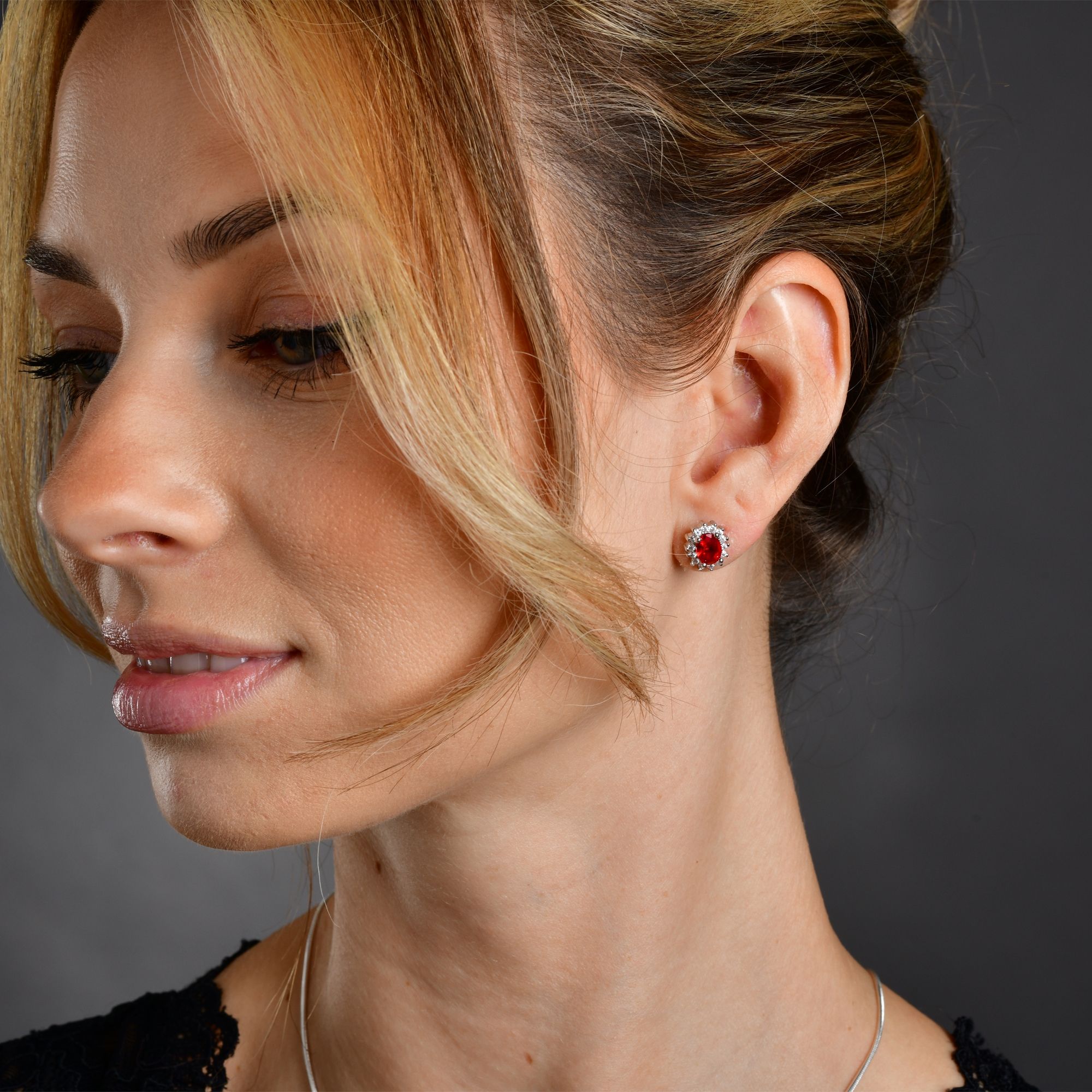 "Diana" 925/- Echt Silber Ohrstecker - Entourage-Stil, Zirkonia rot, rhodiniert