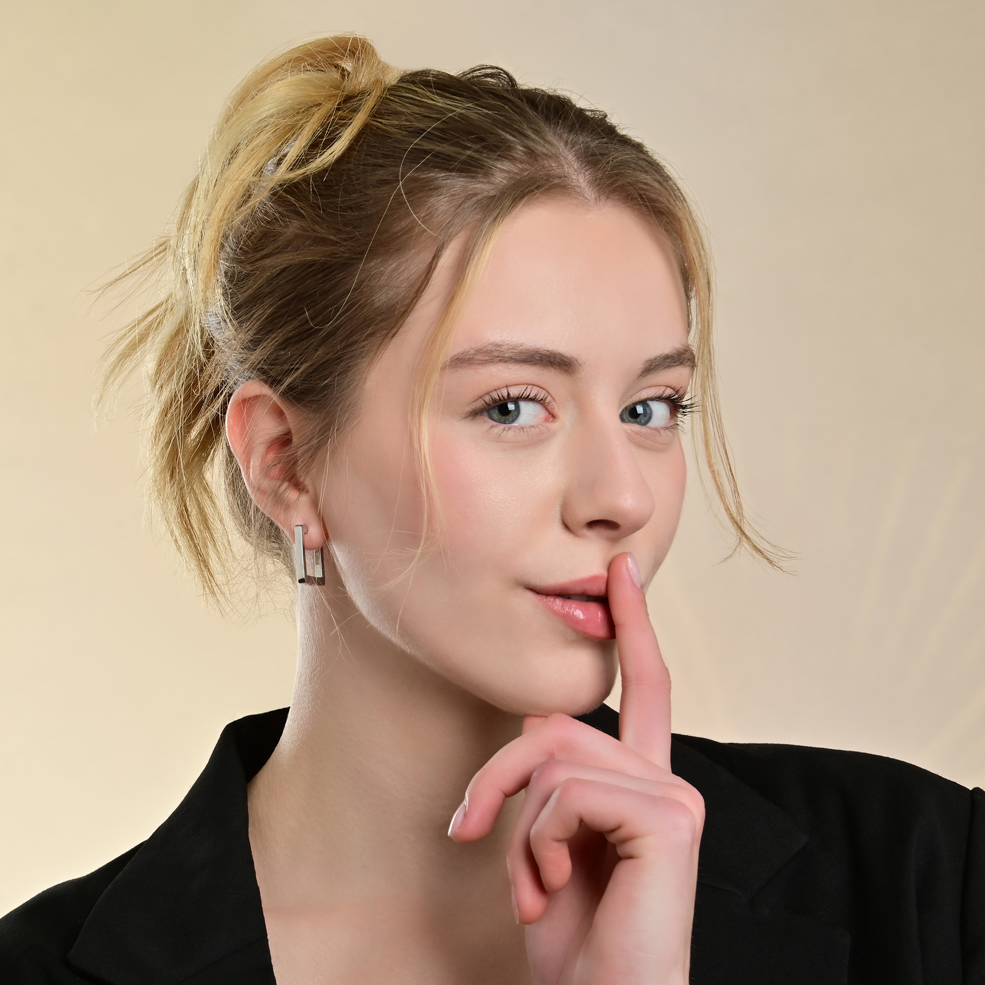 "Bibi" Edelstahl, quadratische Creolen, Statement, silberfarben