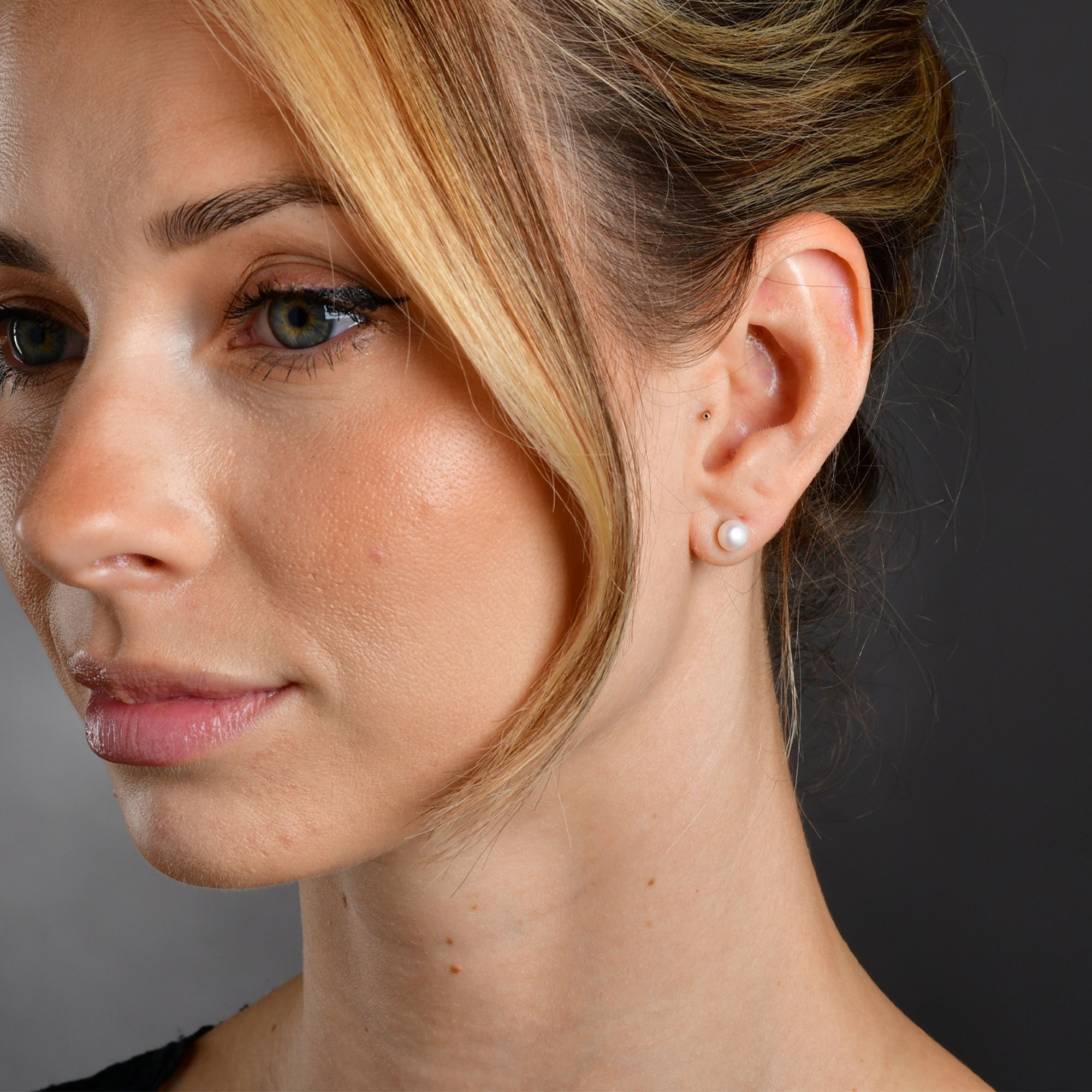 "Paula" 925/- Echtsilber Ohrstecker - Süßwasserperle Ø 5 mm, rhodiniert
