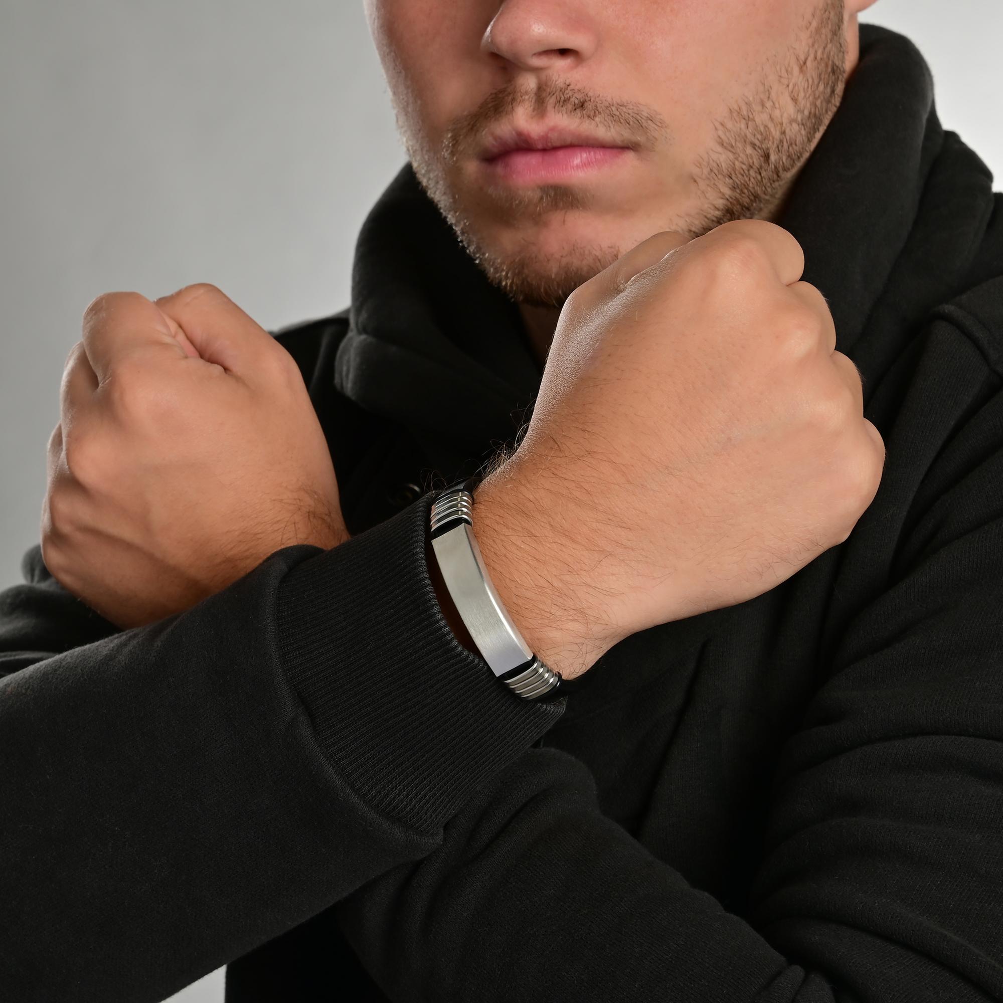 "Henrique" Echtlederarmband mit Gravurplatte, 21 cm, schwarz/ silberfarben