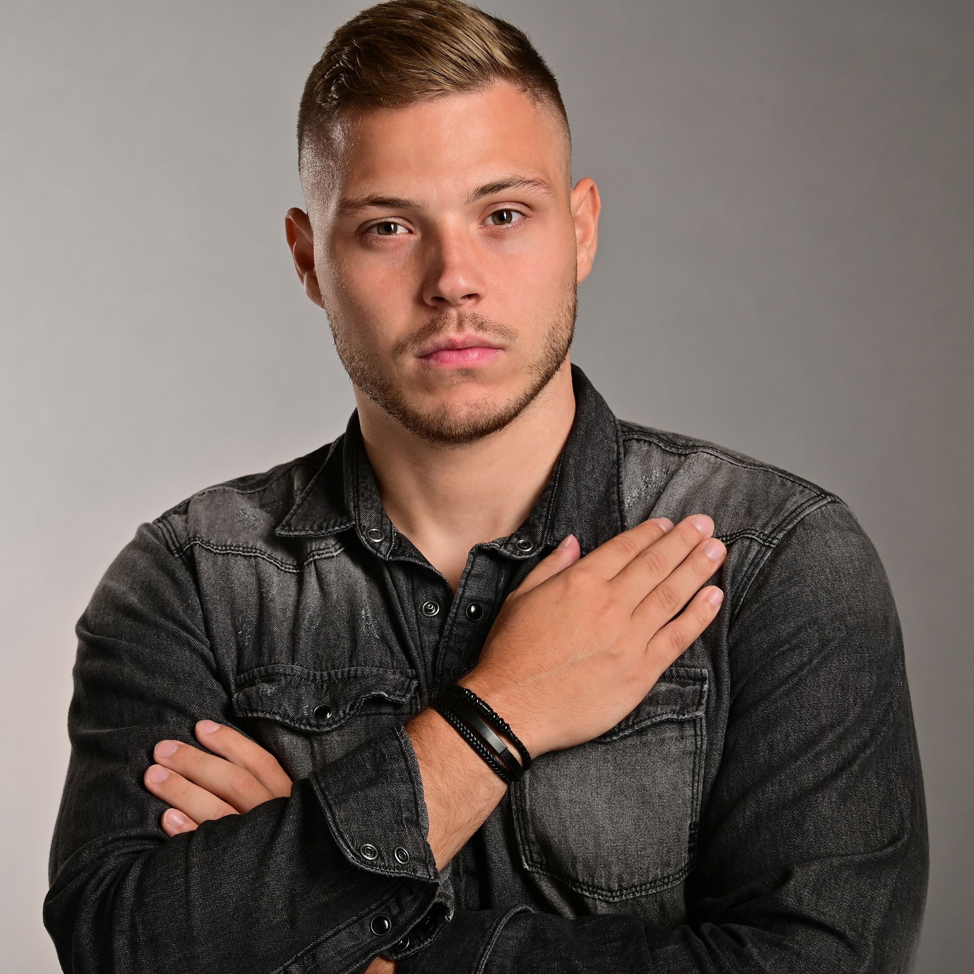 "Daniele" Armband aus Lederimitat mit Edelstahlelementen, 19cm