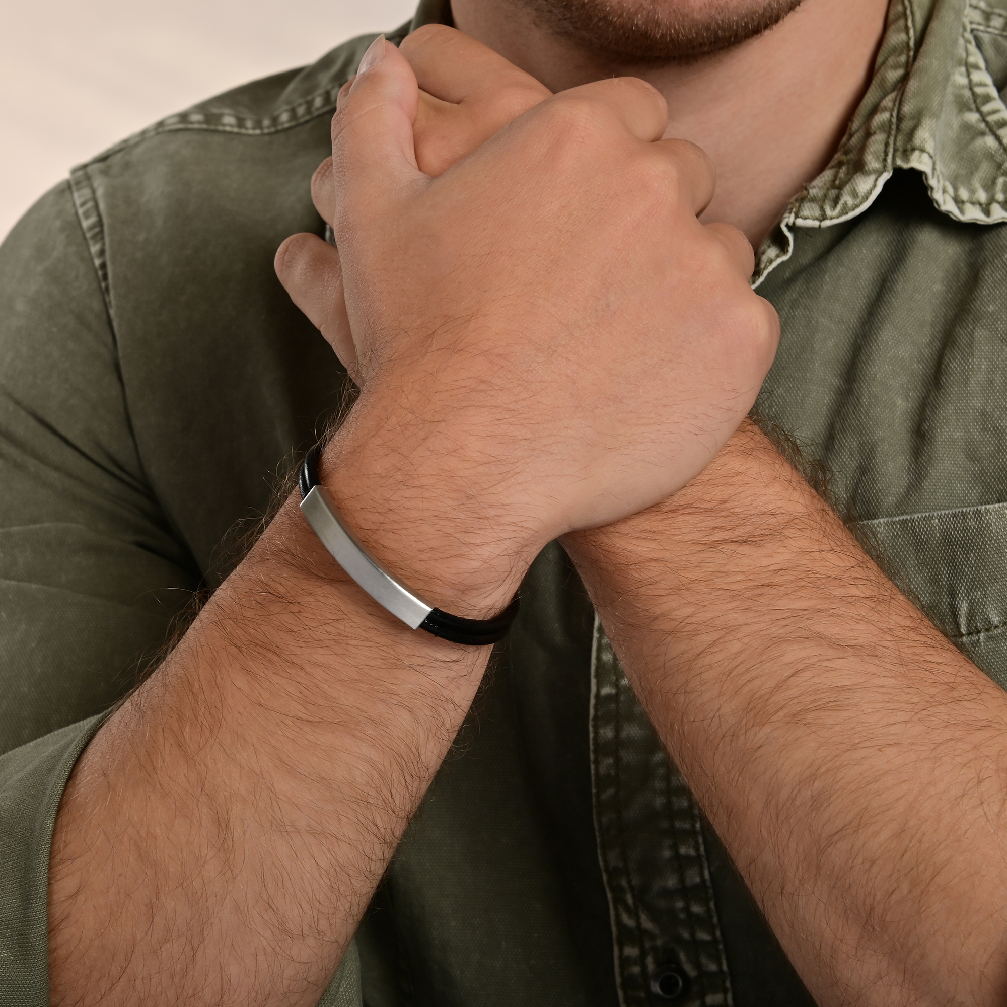 "Nadine", Akzent Echtlederarmband mit Edelstahlgravurplatte, schwarz/silberfarben