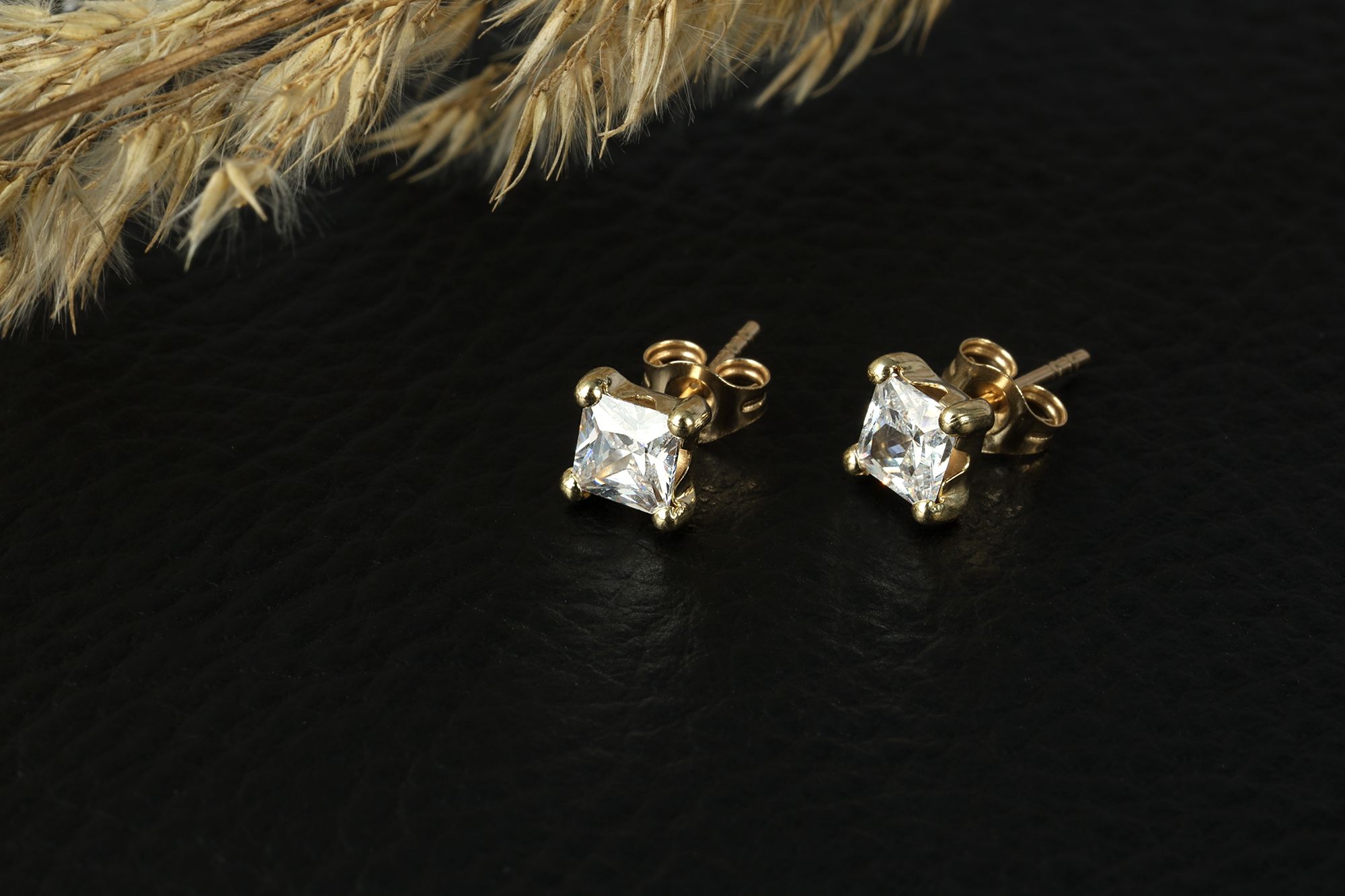 333/- Gold Ohrstecker, Zirkoniastein 4 x 4 mm, Gelbgold, 8 Karat